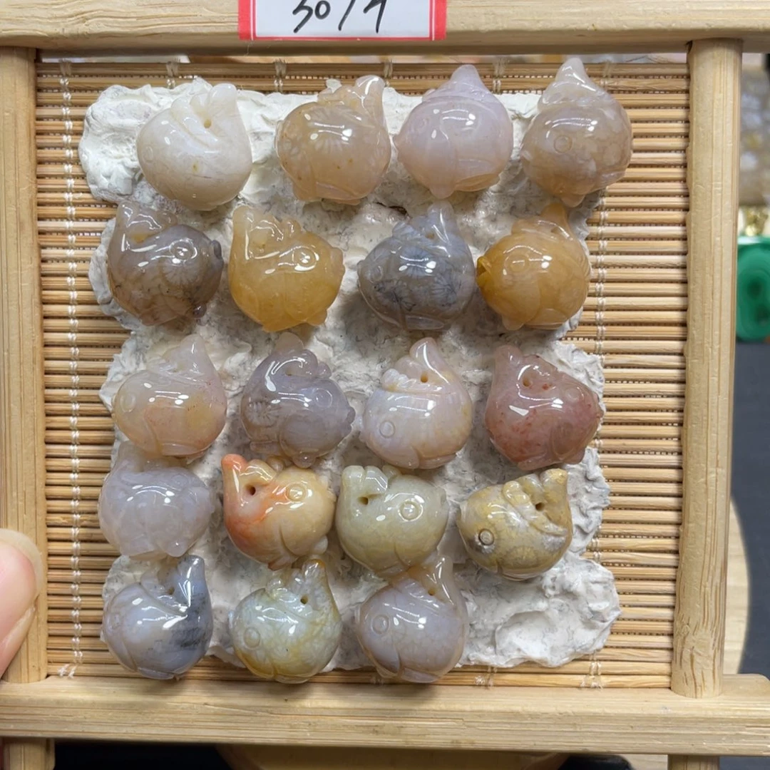 硅化玉未镶嵌颈饰小鱼30米1个