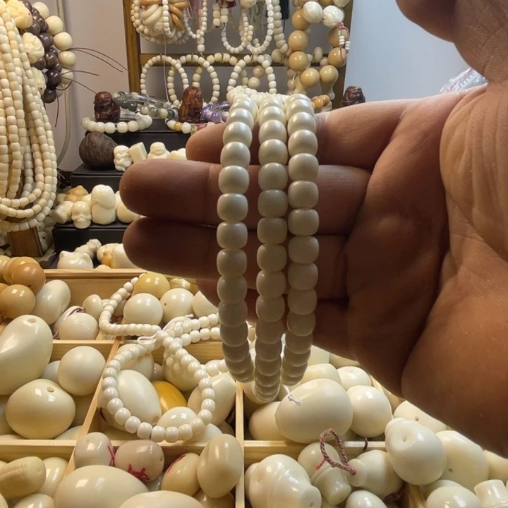 大***鱼象牙果雕刻老型直径9*8左右