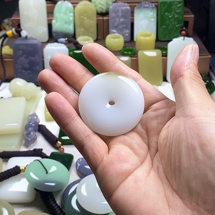 和田玉未镶嵌珠宝奇石