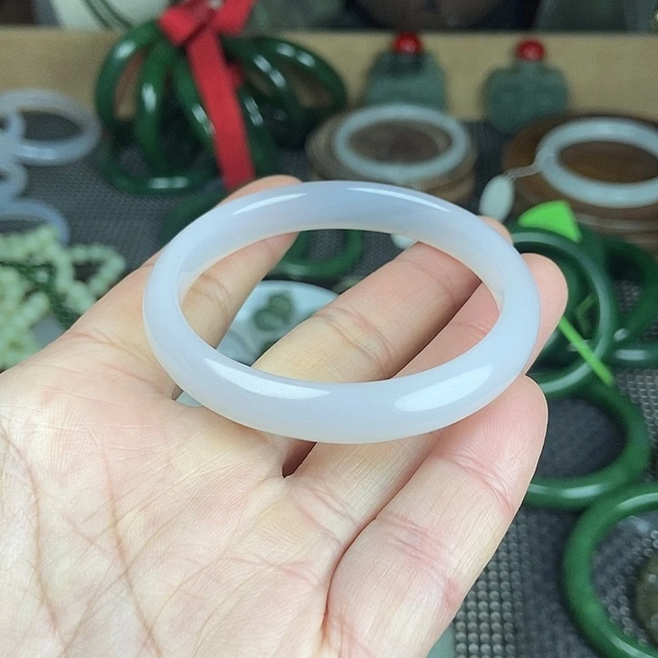 透闪石质玉未镶嵌手镯