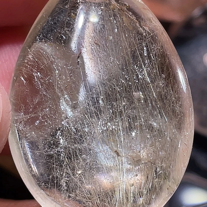 在****发晶颈饰未镶嵌钛