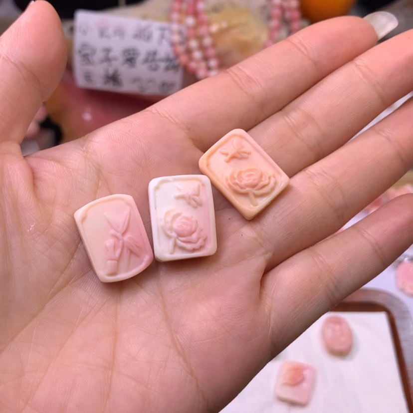 【闪购商品】查罗石颈饰合金福利