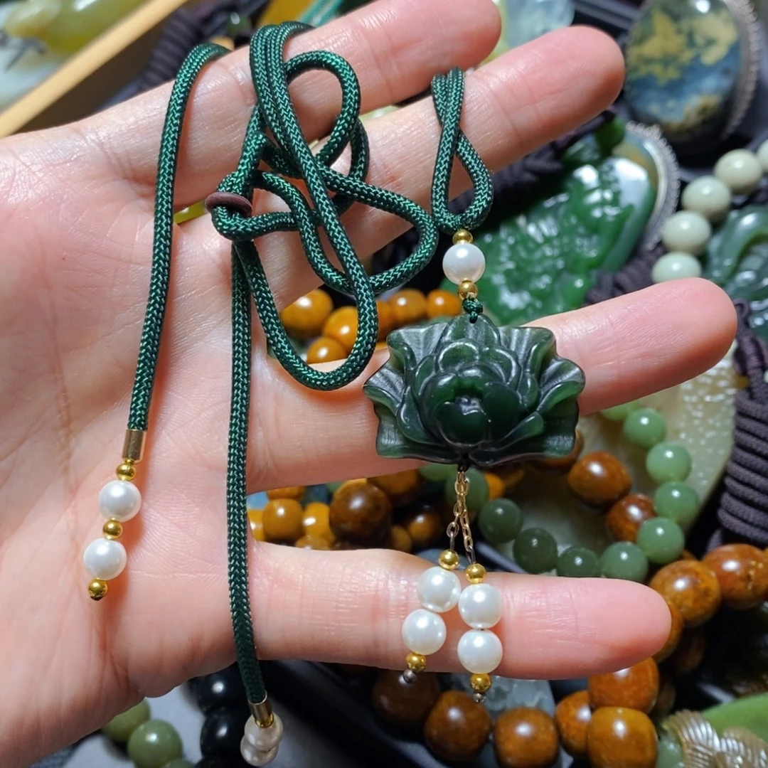 蛇纹石玉未镶嵌颈饰