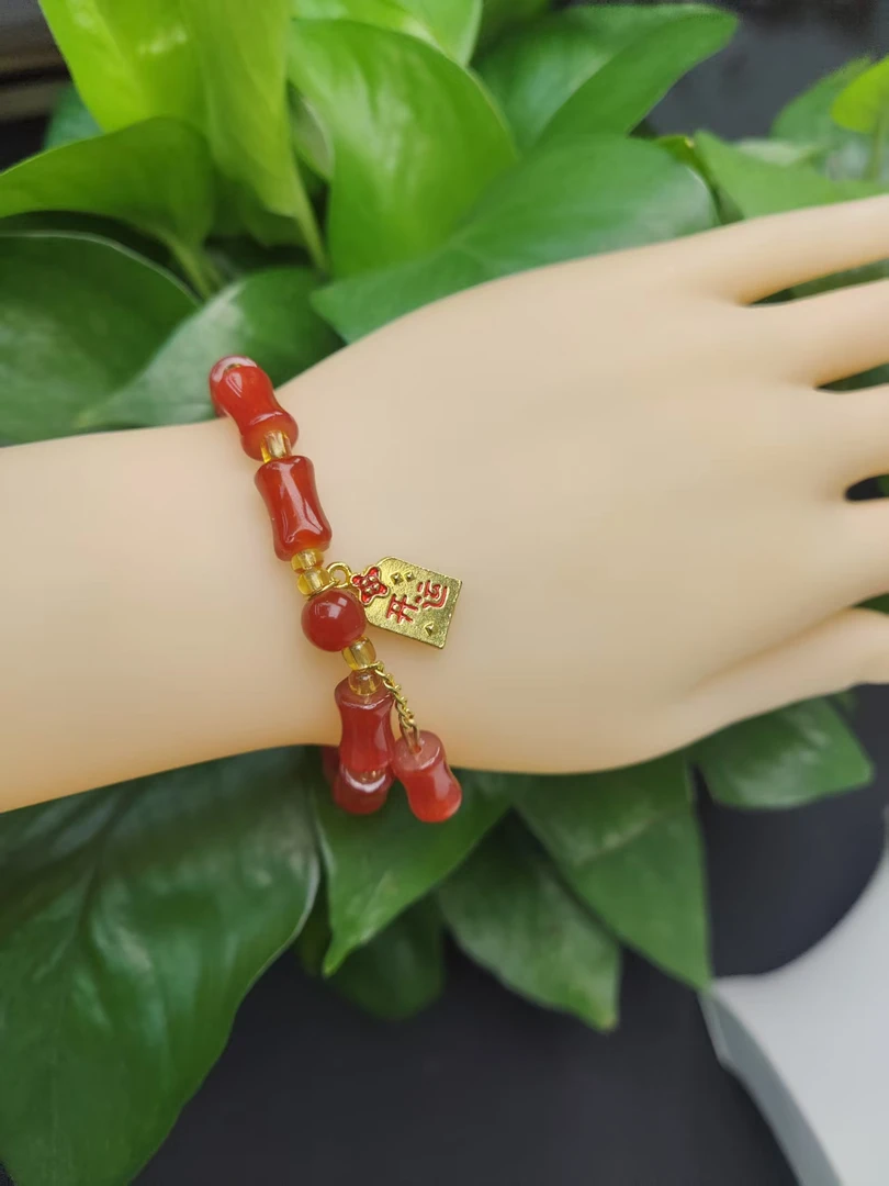 高端大气，时尚百搭，竹节红手串
