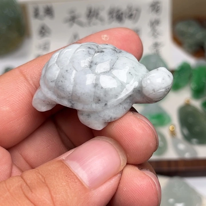 翡翠未镶嵌颈饰乌龟