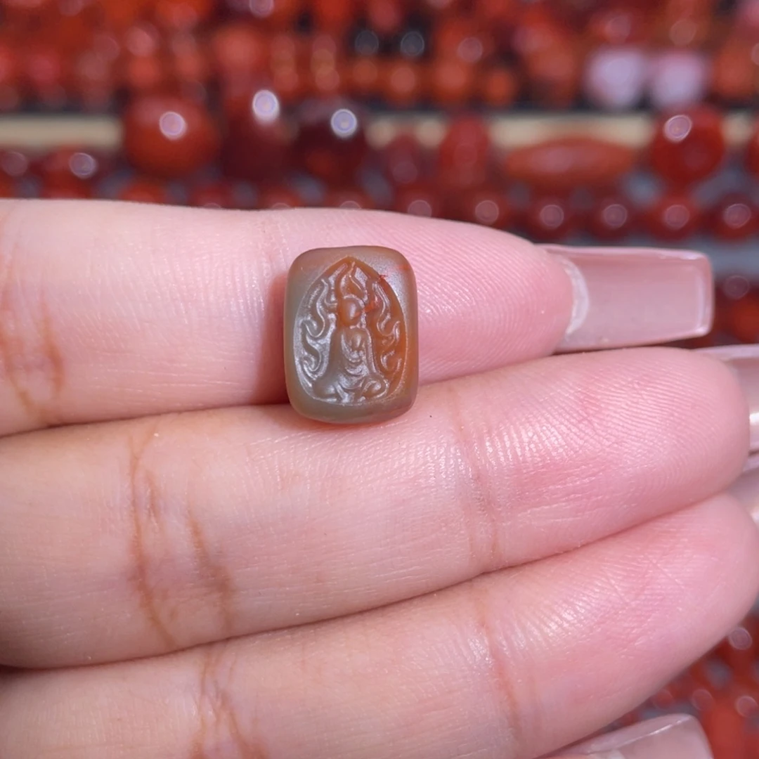 南红玛瑙未镶嵌包浆悟道背云