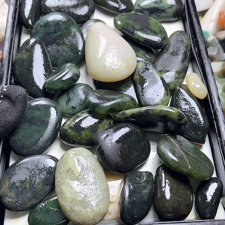 和田玉（糖玉）和田玉边角料9K金镶嵌鹏**翔