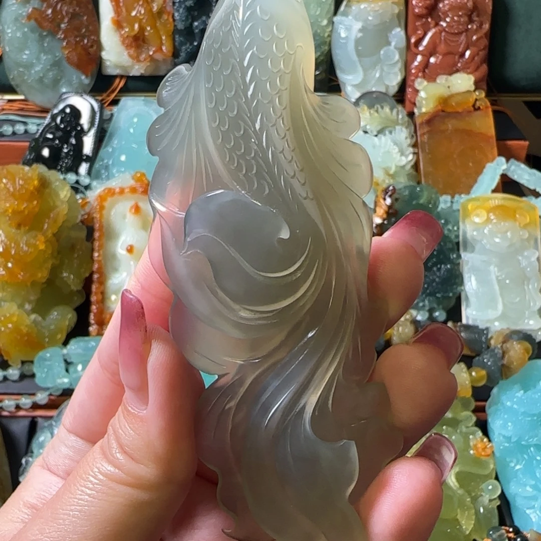 岫玉未镶嵌颈饰鱼