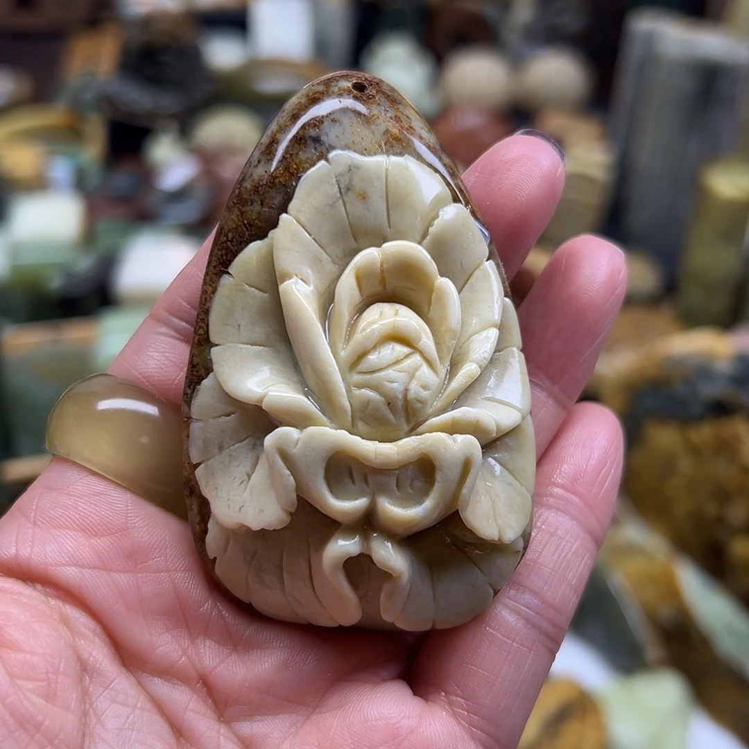 岫玉未镶嵌颈饰花玉原皮有钱花手玩