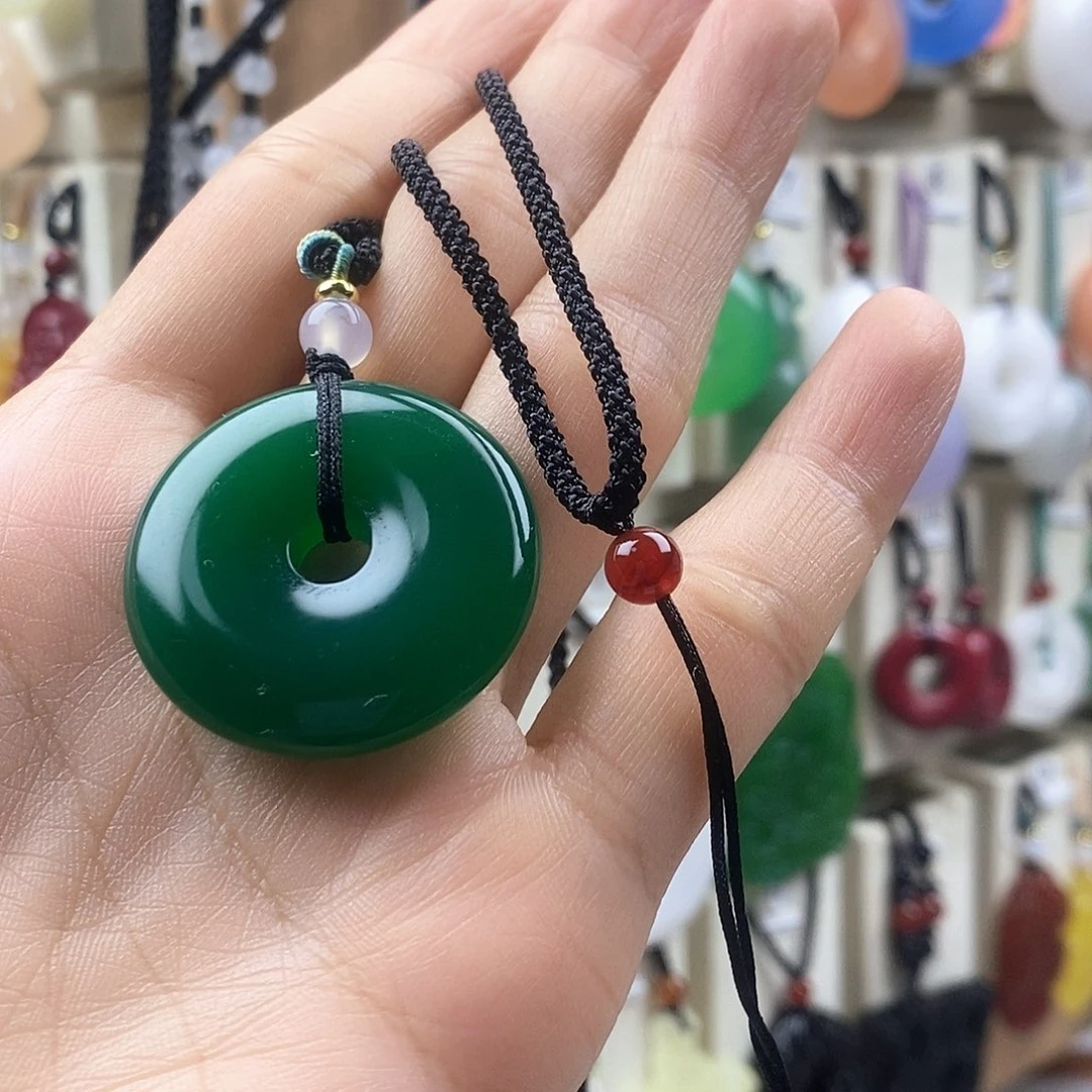 一***求石英质玉未镶嵌颈饰