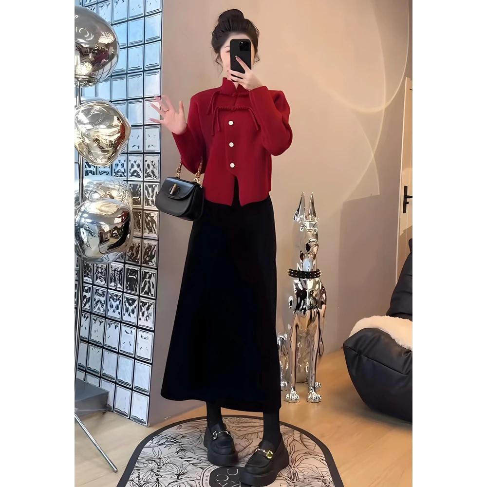 今年流行漂亮2025冬装搭配一整套新中式红色国风盘扣上衣两件套装