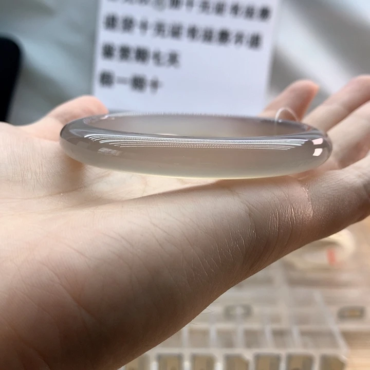 玛瑙/玉髓手镯未镶嵌财*