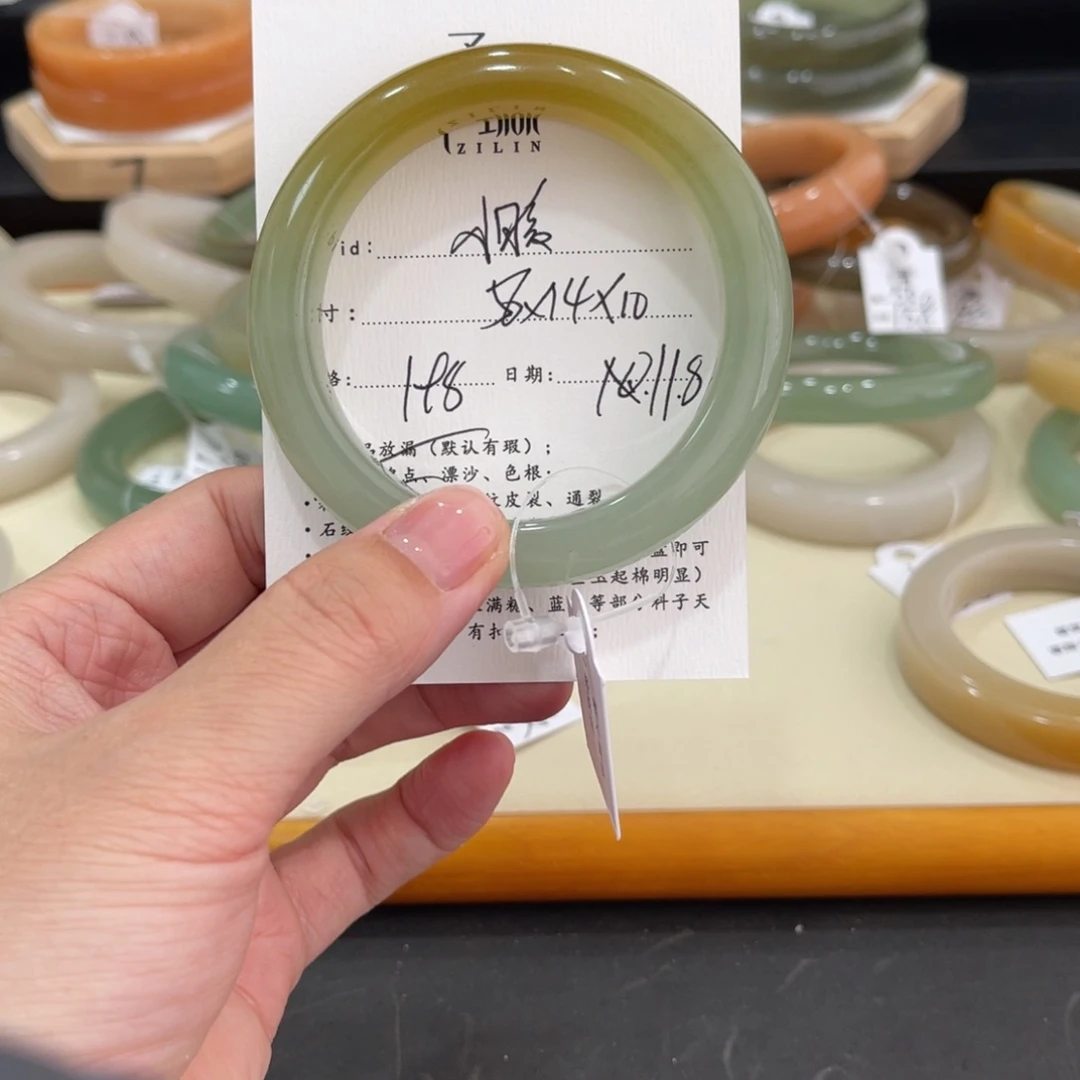 未镶嵌手镯石英质玉小*。