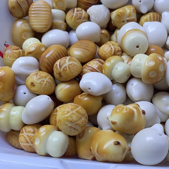 白玉菩提吊坠小瑕象牙果雕刻件二个三单宠一个