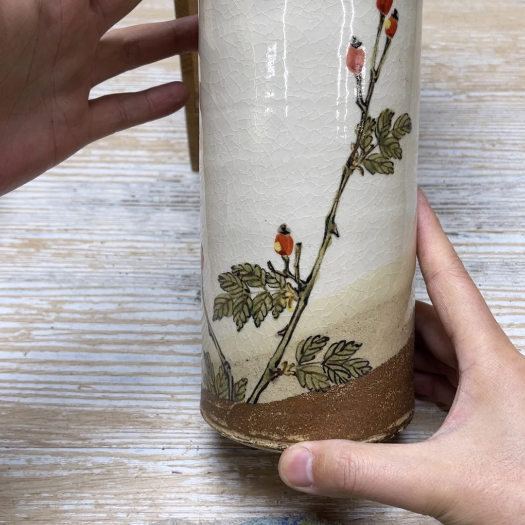 瓷片梵*密密麻麻地排列着一个