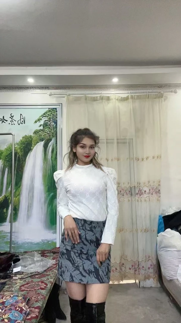 高腰牛仔裙女款半身短裙显瘦春夏新款亮片拼接排扣百搭修身包臀裙