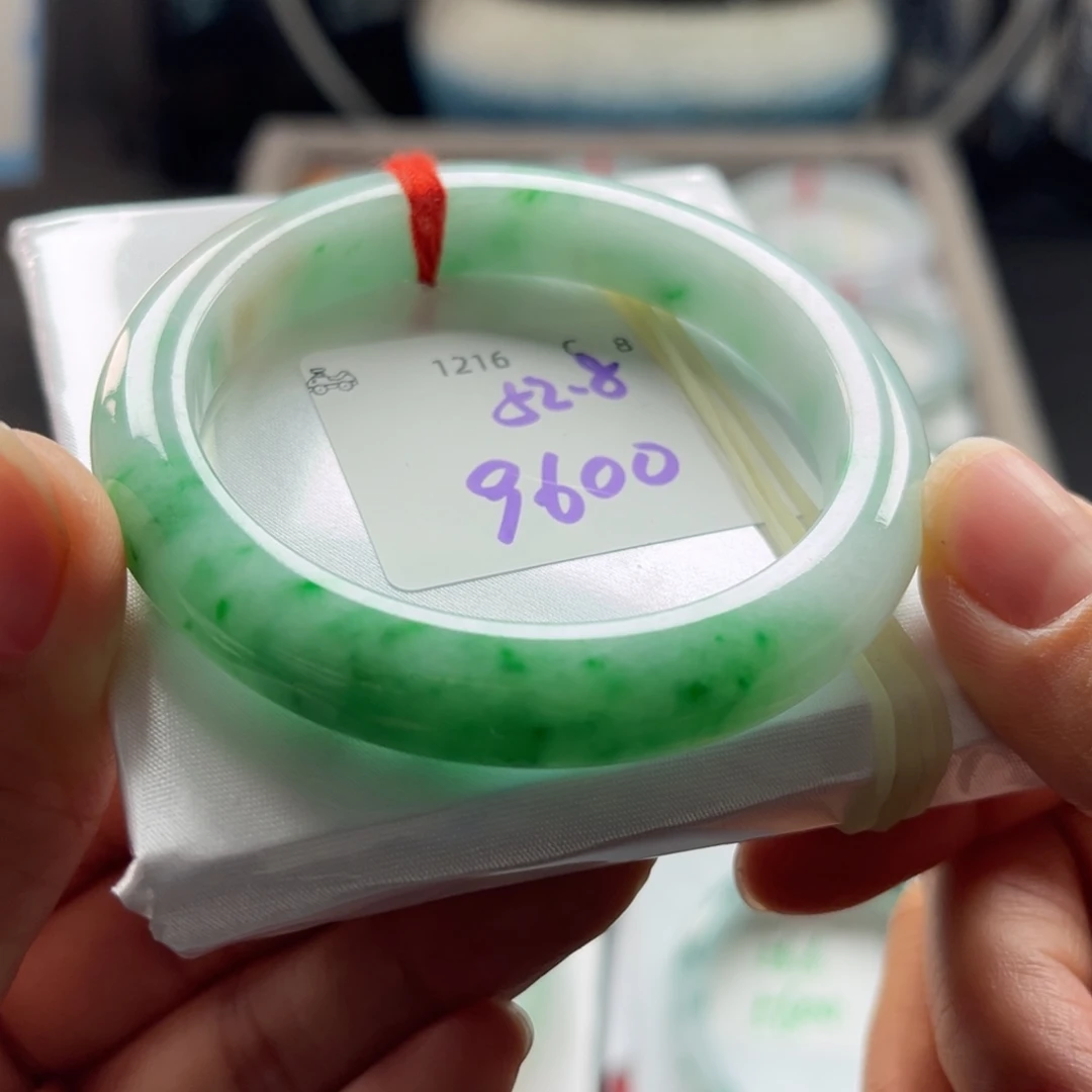 翡翠未镶嵌手镯52.8泥鳅背