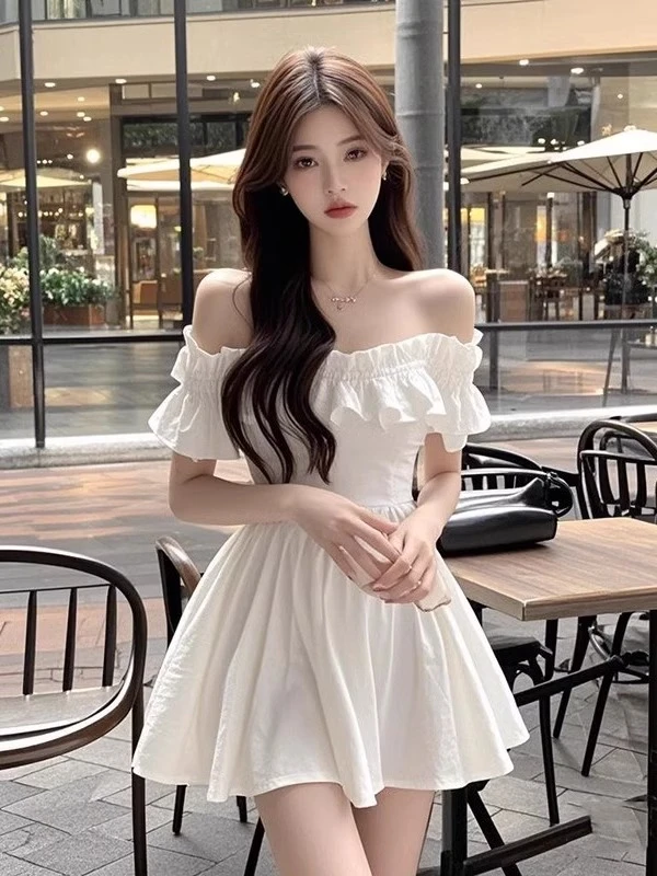 20225夏季纯欲风木耳边一字肩短袖连衣裙温柔御姐范收腰显瘦短裙