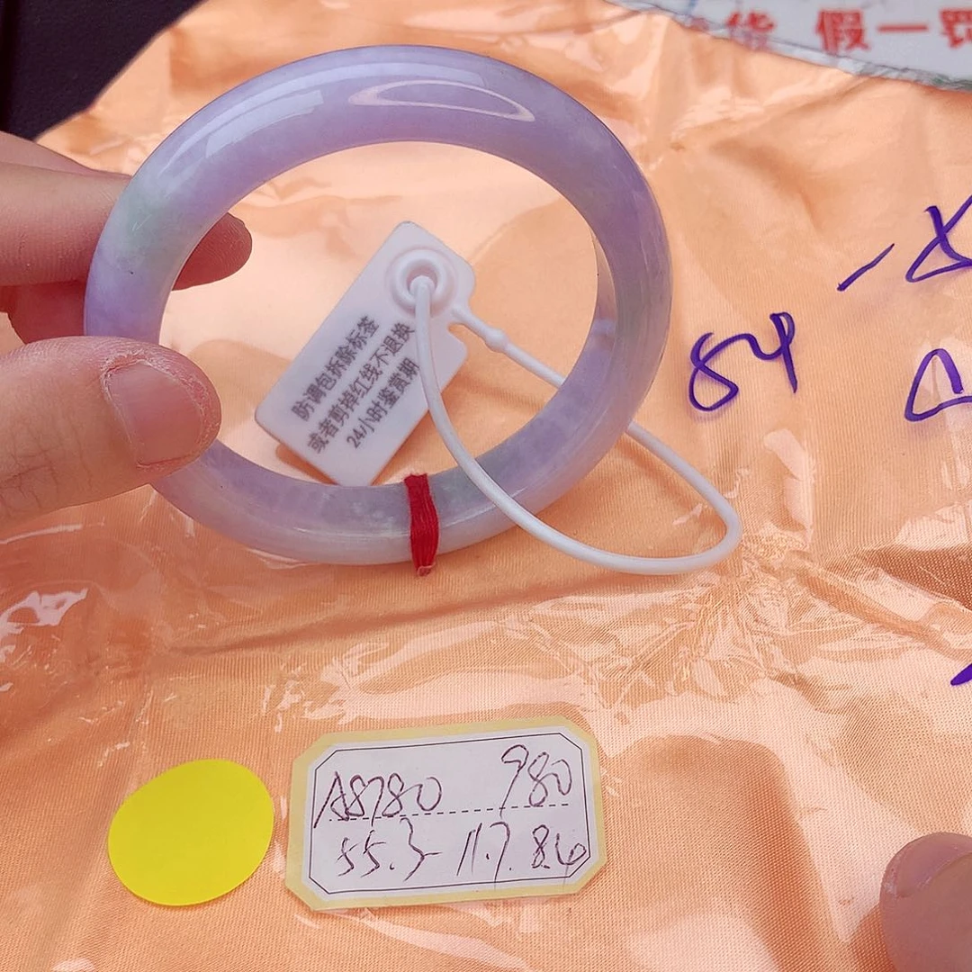 翡翠手镯未镶嵌我