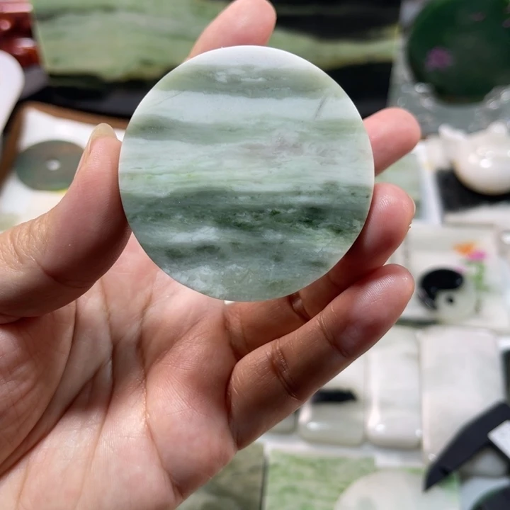 独山玉未镶嵌颈饰