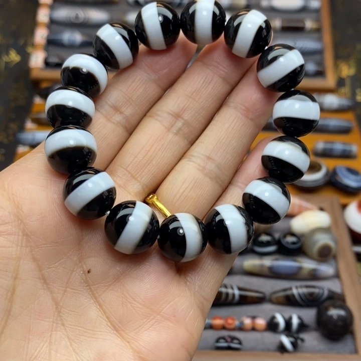 玛瑙/玉髓颈饰未镶嵌虎*山