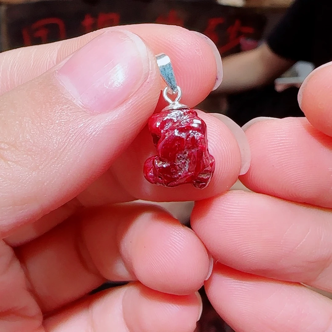 天然辰砂狗头砂吊坠25