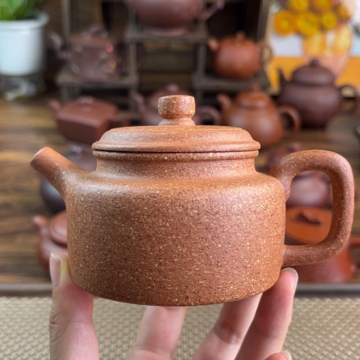 紫砂茶壶手工制作工艺精湛
