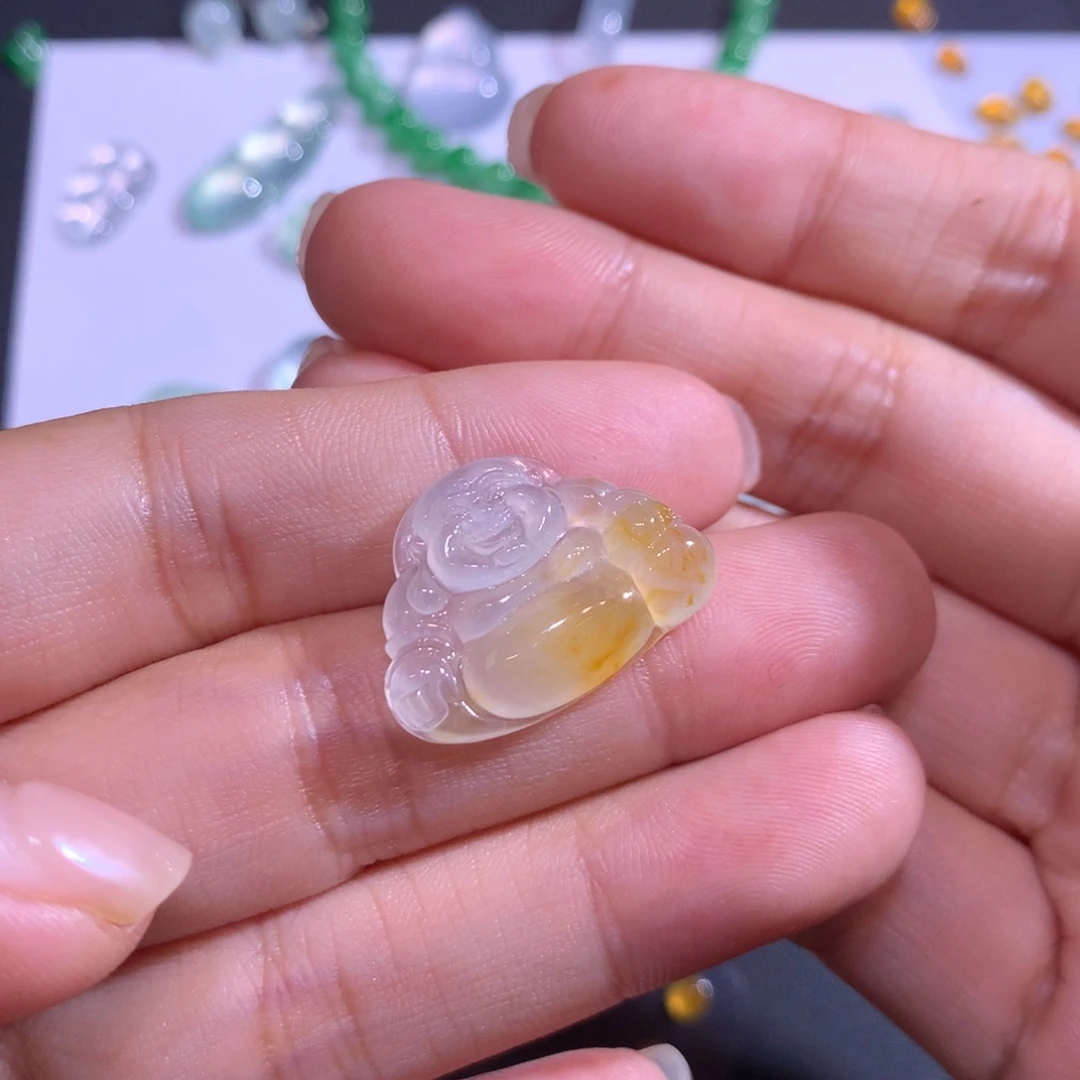翡翠未镶嵌颈饰佛