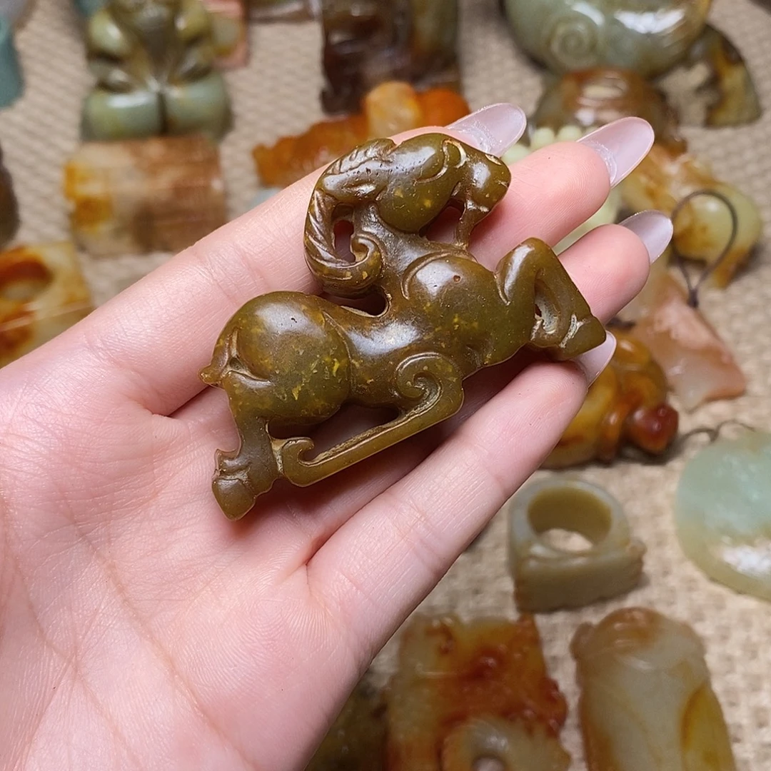 蛇纹石玉未镶嵌颈饰