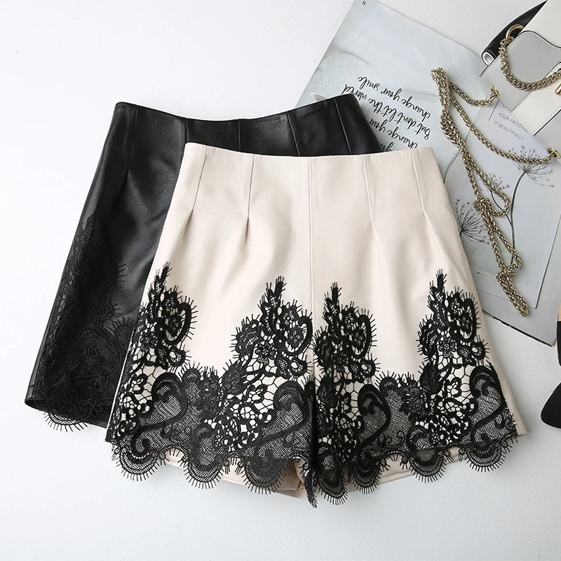 绵羊皮短裤女2025新款白色显瘦蕾丝拼接高腰阔腿真皮皮裤秋季超软