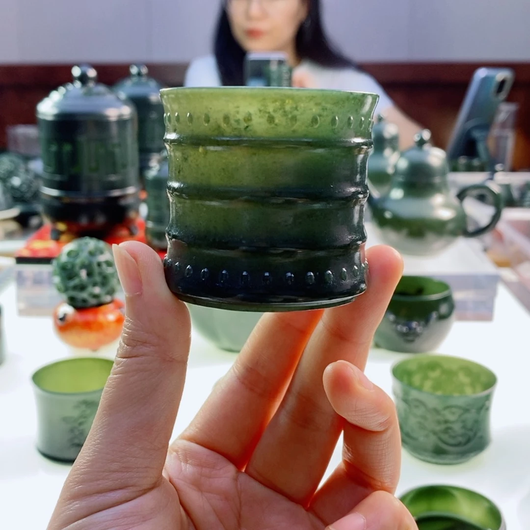 未镶嵌和田玉（青玉）摆件