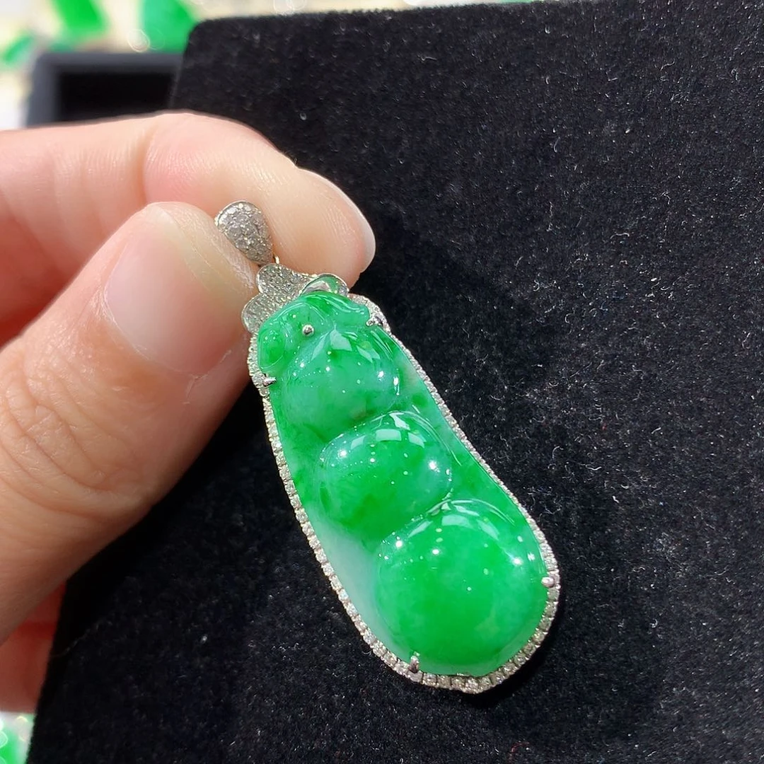 翡翠18K金镶嵌颈饰