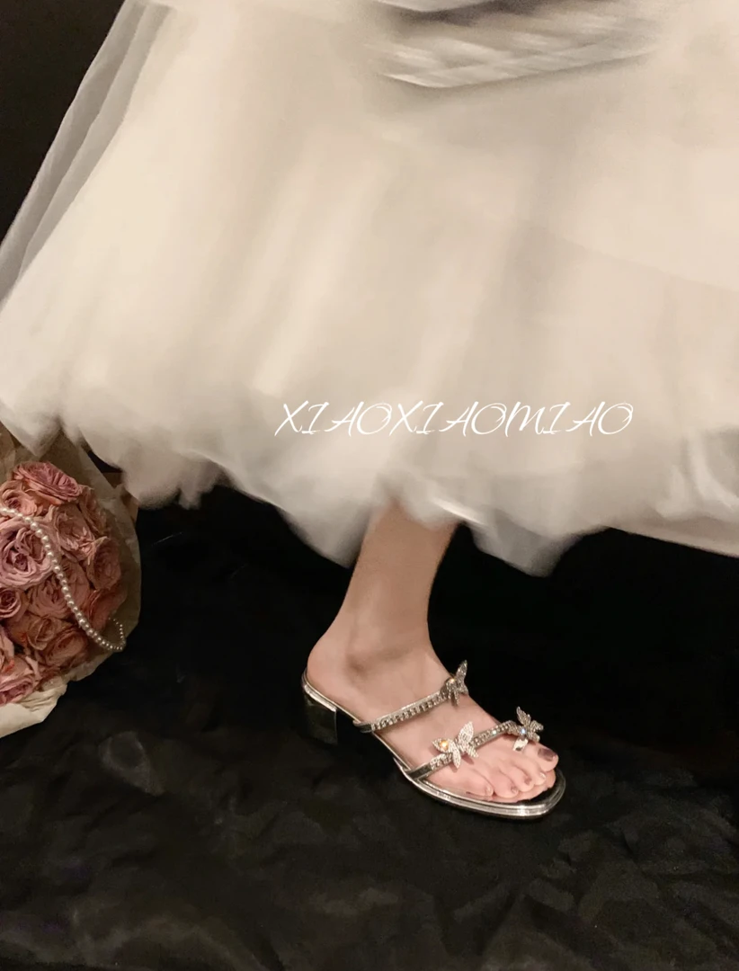 XIAOXIAOMIAO 蝴蝶结水钻套趾凉鞋女新款粗跟罗马鞋外穿凉拖鞋