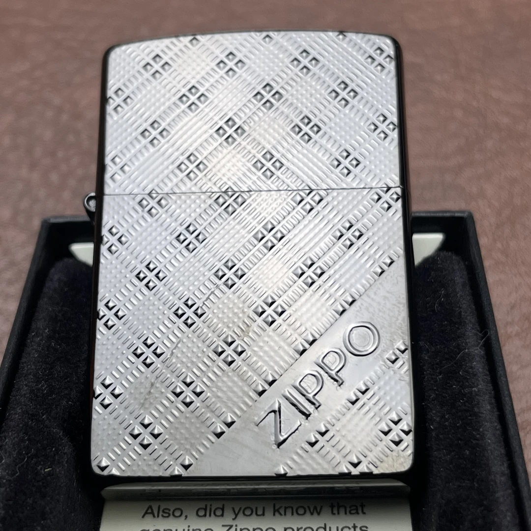 Zippo打火机黑钛右下斜标