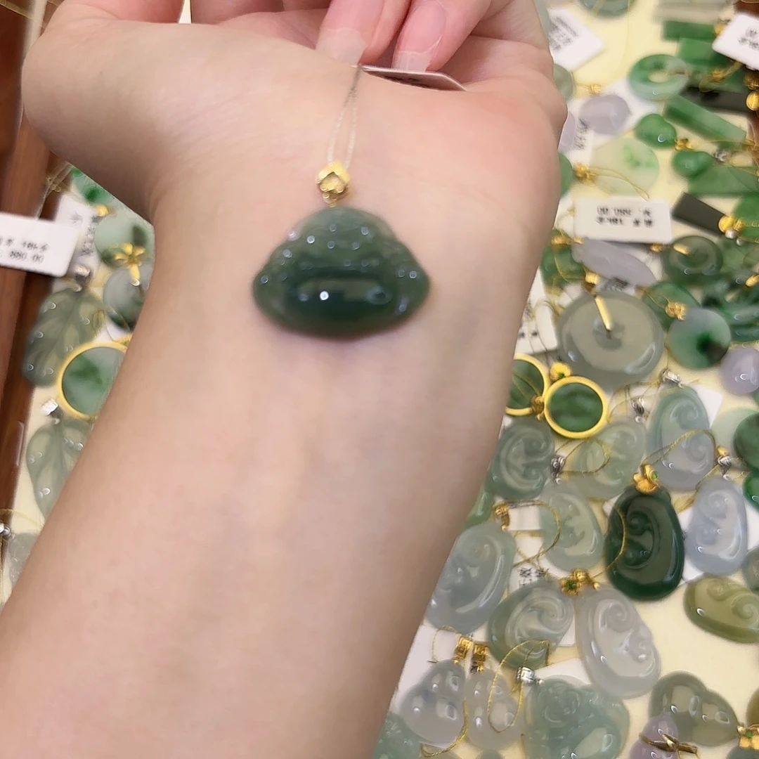 颈饰18K金镶嵌翡翠佛公