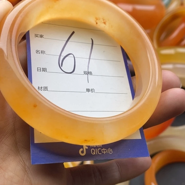 未镶嵌手镯石英质玉