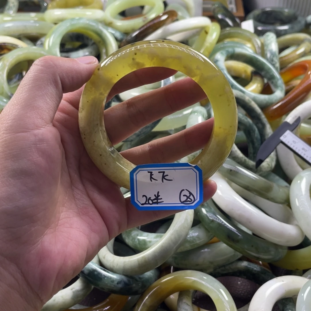 飞***飞蛇纹石玉未镶嵌手镯