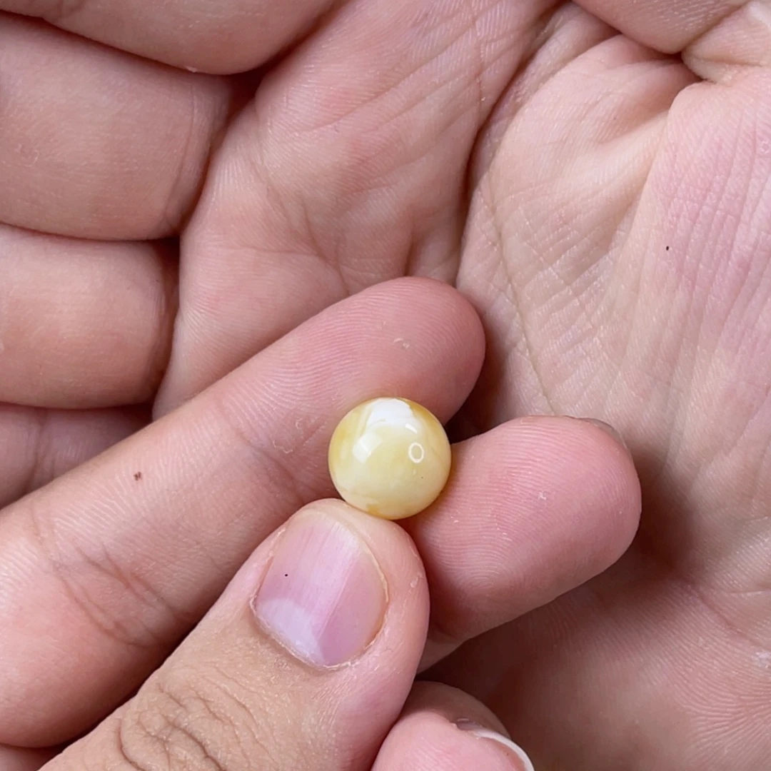 猴***．琥珀未镶嵌珠宝奇石