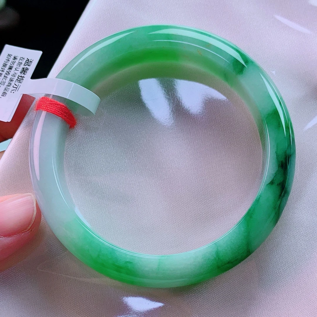 60圈大圈口辣阳绿色飘绿贵气十足缅甸纯天然A货翡翠手镯带证书