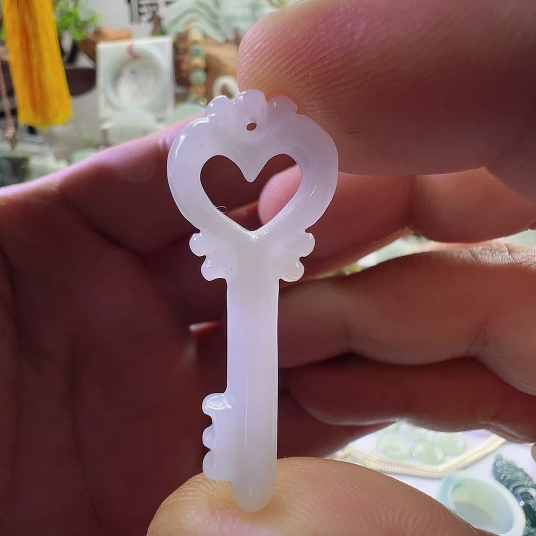 翡翠未镶嵌颈饰翡翠钥匙