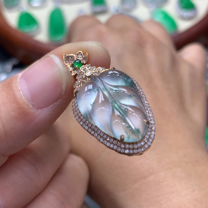 翡翠吊坠(不含链)18K金镶嵌