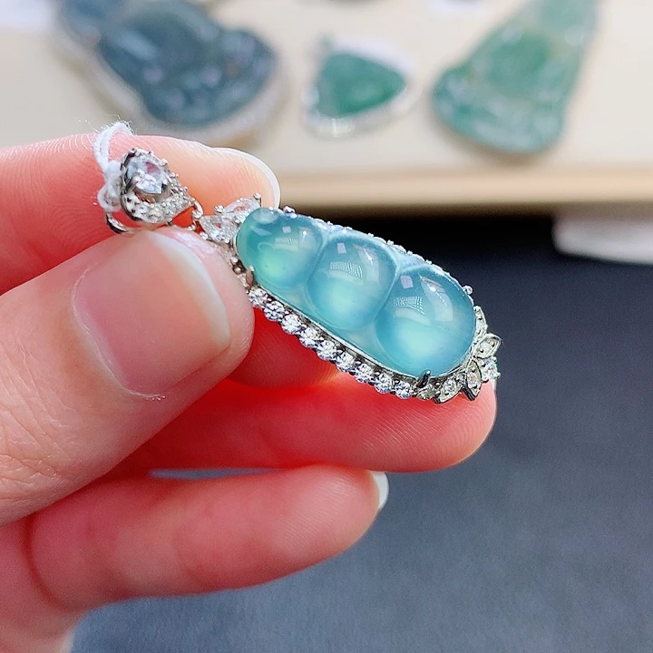 翡翠颈饰未镶嵌翡翠