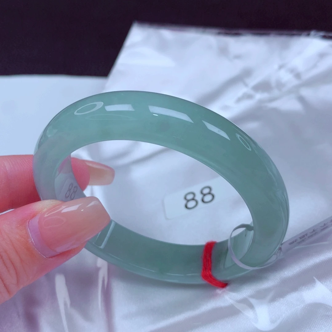 翡翠手镯未镶嵌手镯