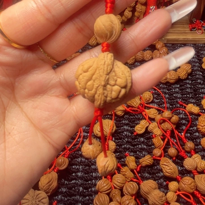 木质类龙纹桃枭挂件