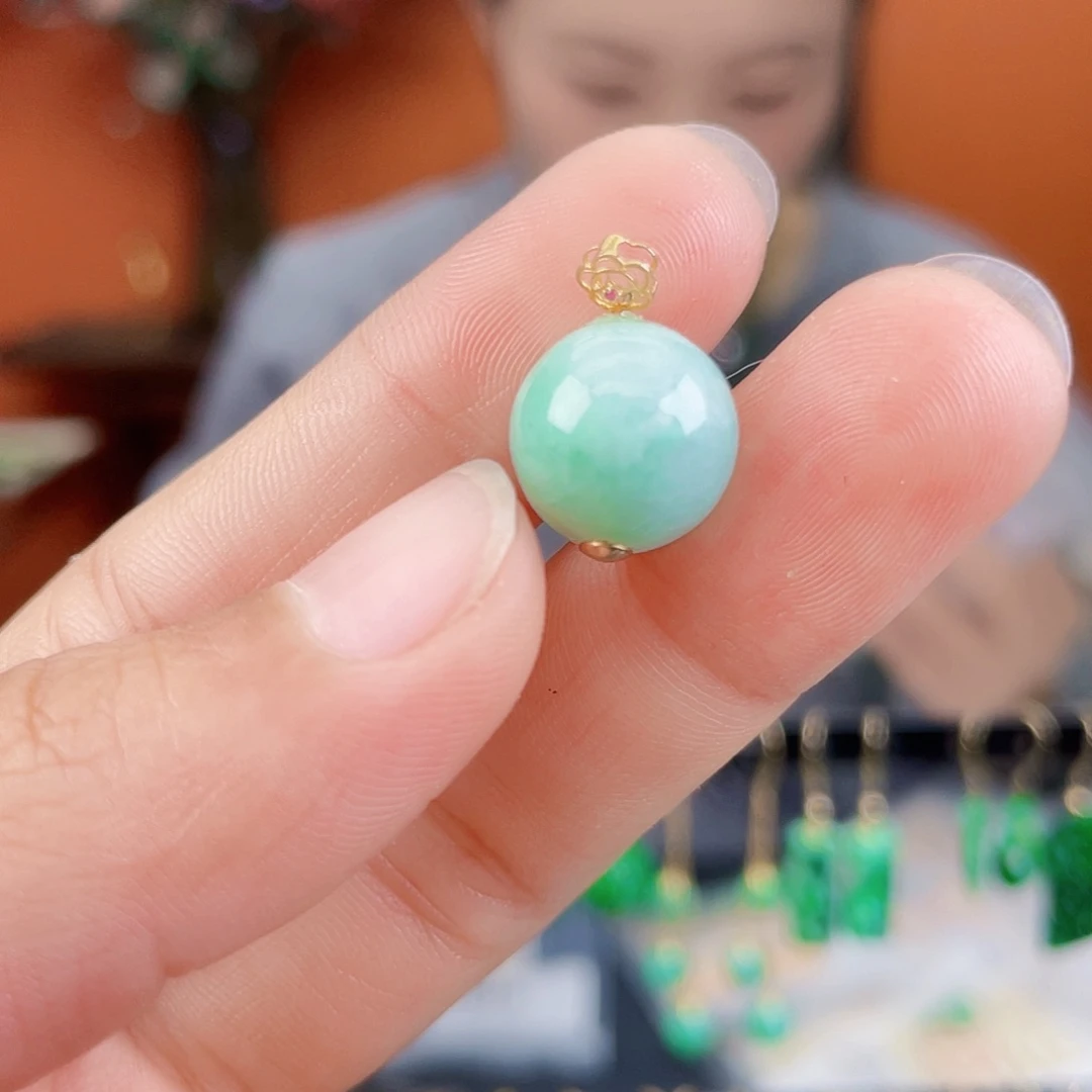 翡翠18K金镶嵌耳饰