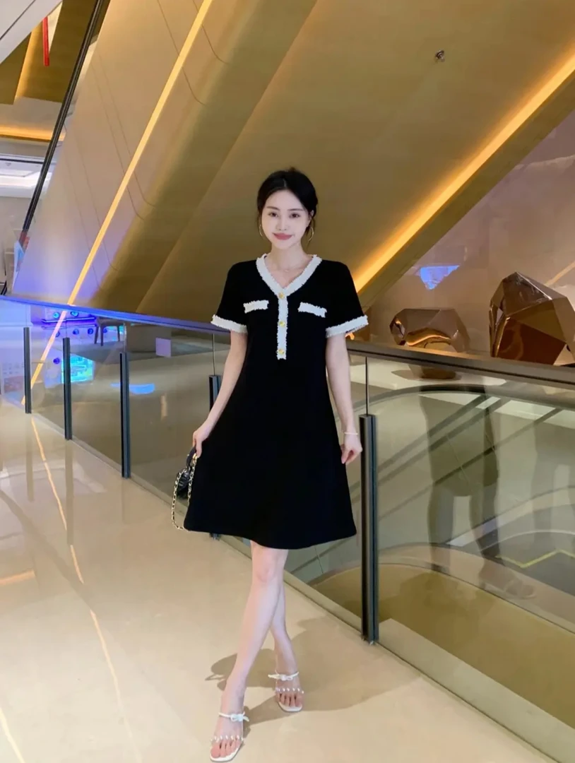 网红洋气v领女黑色连衣裙裙子夏季宽松显瘦小香风撞色气质衣服
