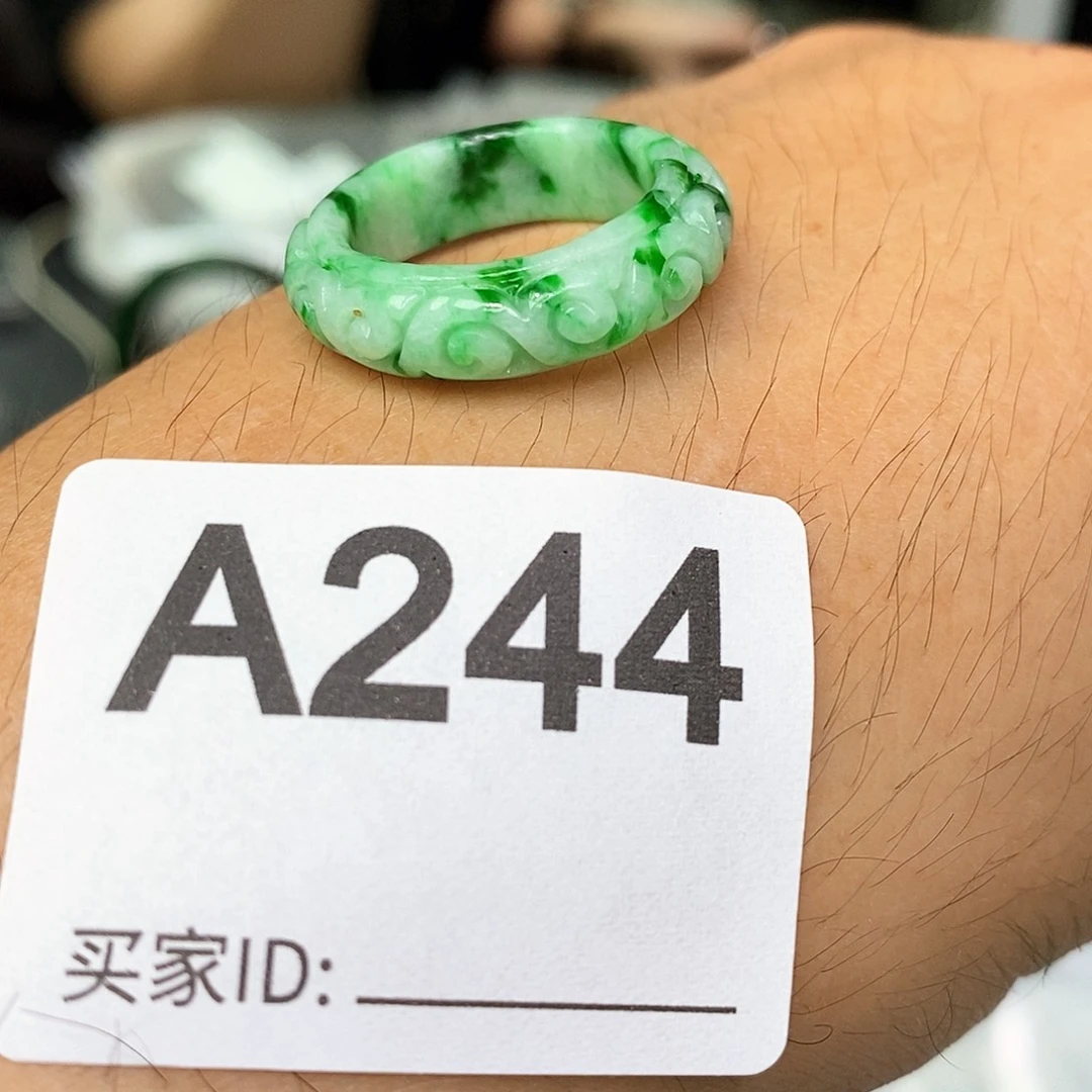 未镶嵌戒指翡翠漂亮美眉