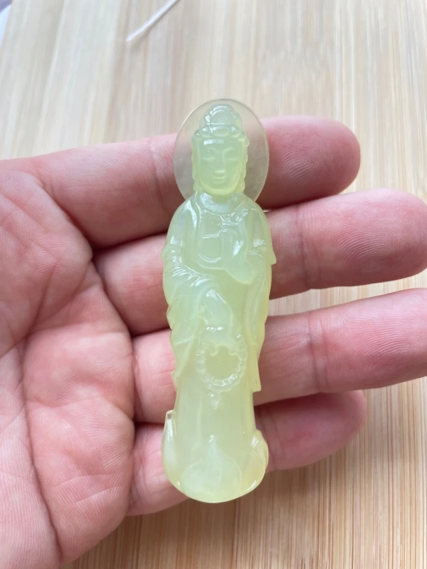 晴水料立体雕刻立观音玉坠