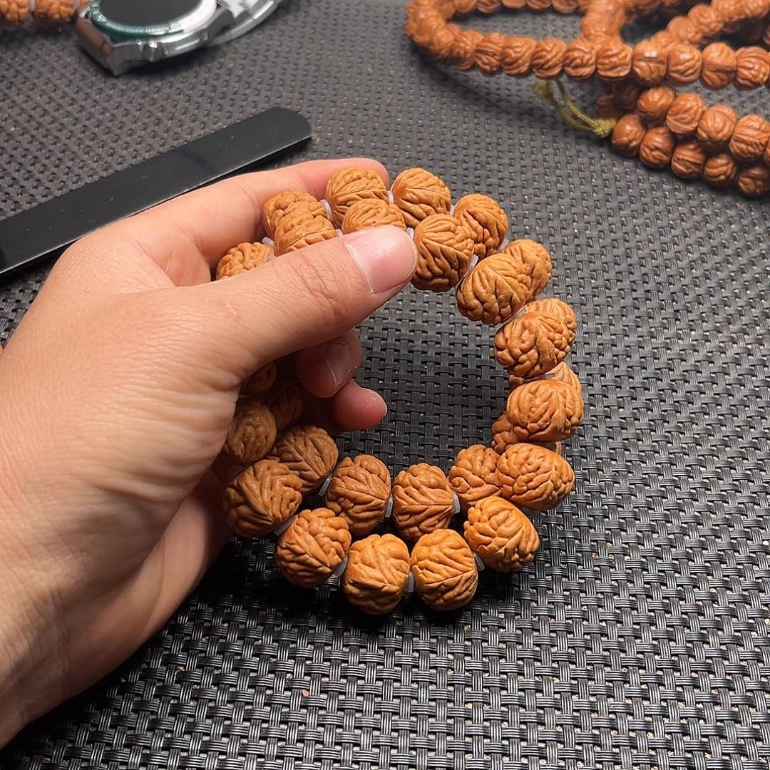 桃核吊坠八王龙手串