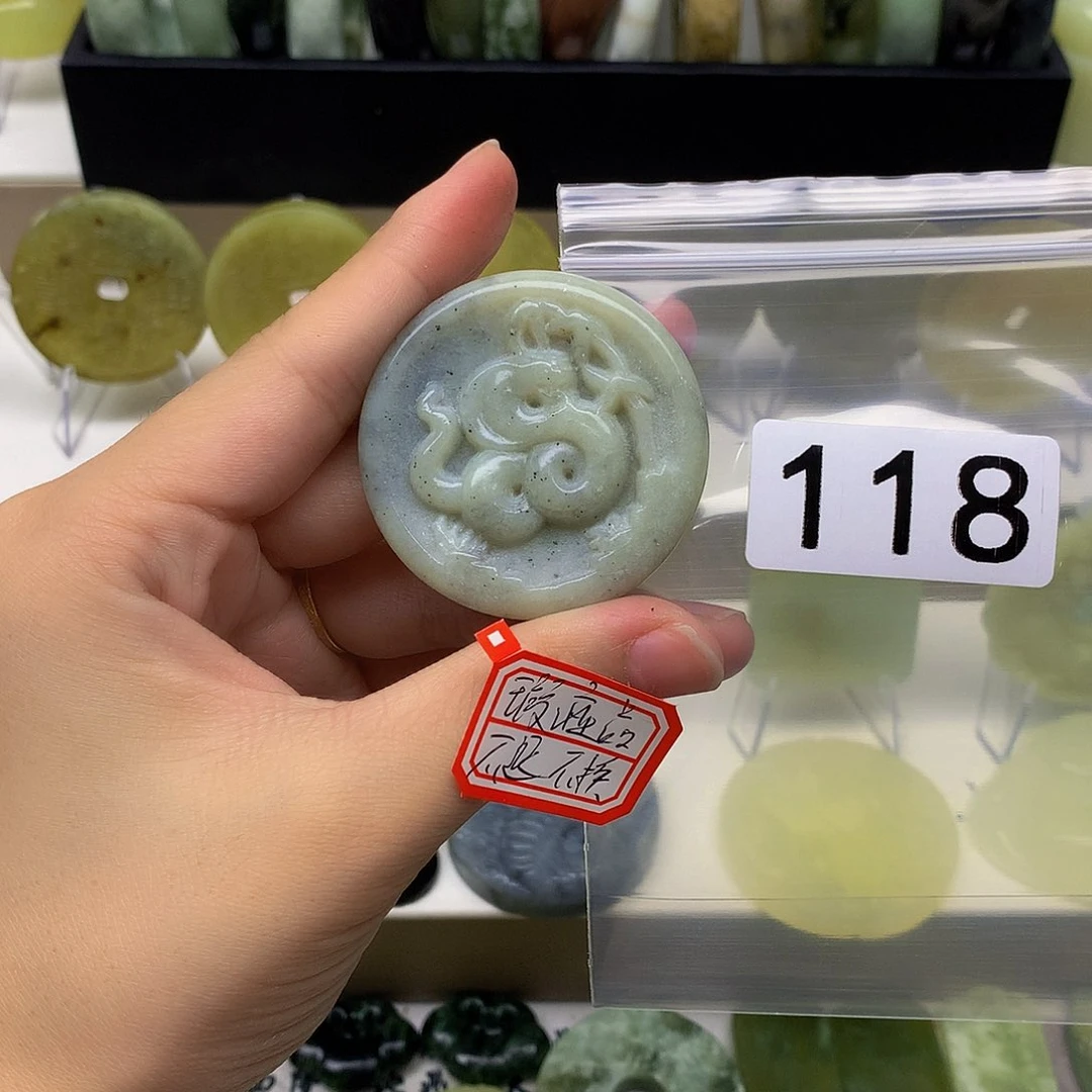 蛇纹石玉颈饰未镶嵌